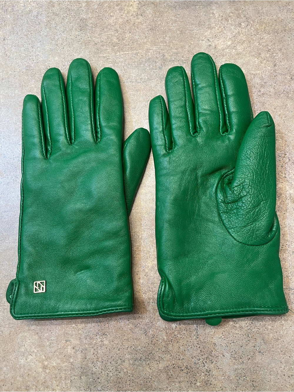 Nappa Novum 2016 Green Leather women’s Gloves with Metal Logo small